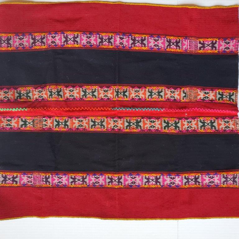 Colorful Inkarri Mesa / Lliklla