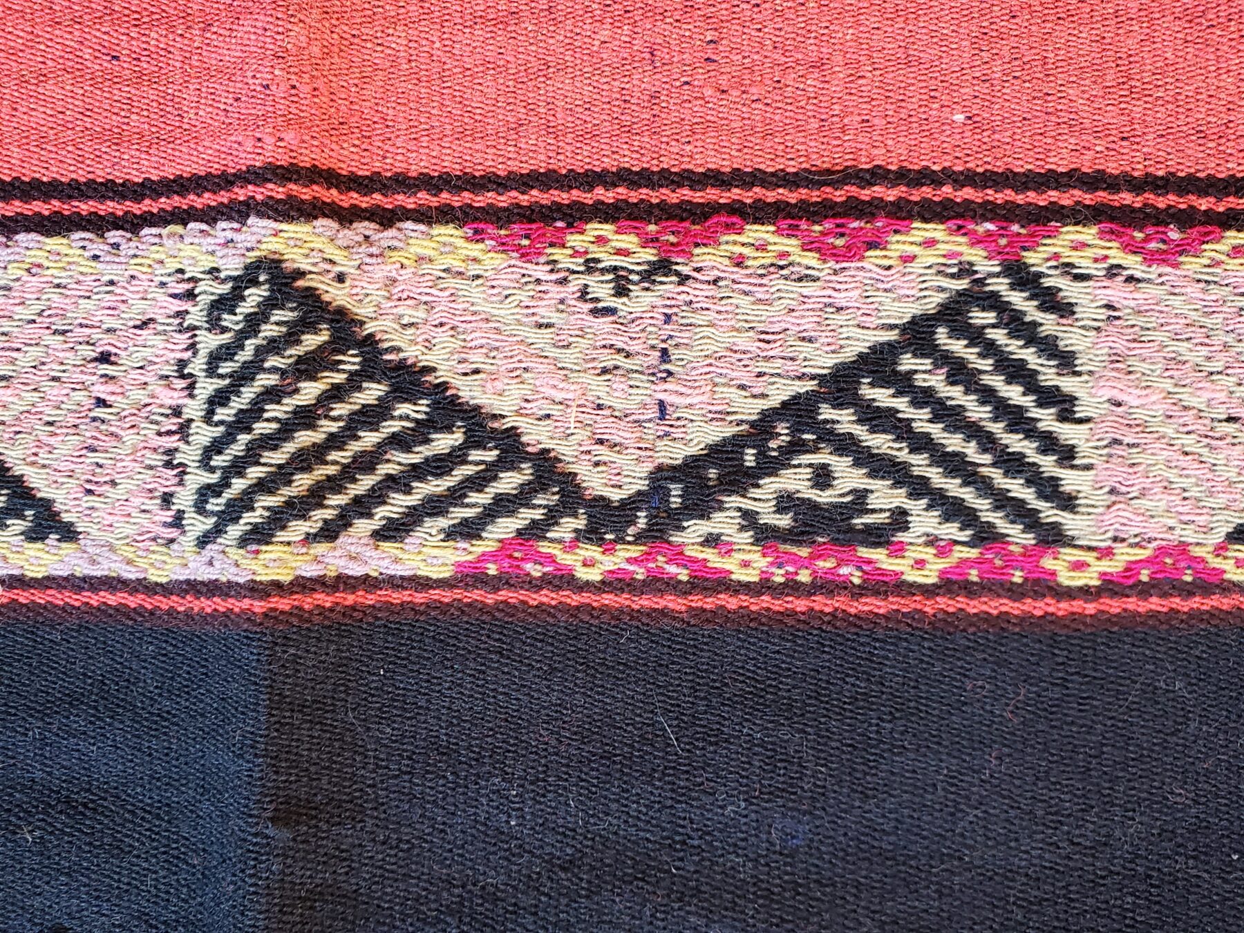 Colorful Inti Mesa Cloth - Image 3